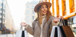 Mode für kleine Frauen: Diese 10 Styling-Tipps lassen kleine Frauen größer wirken