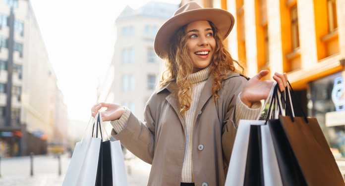 Mode für kleine Frauen: Diese 10 Styling-Tipps lassen kleine Frauen größer wirken