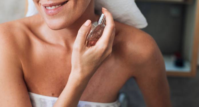 Parfum und Hautpflege kombinieren