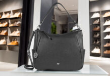 Handtaschen aus Leder in einem Geschäft