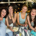 4 Frauen beim Mädelsabend