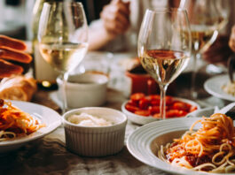 5 überraschende Kombinationen für dein nächstes Abendessen mit Freunden Wein & Food Pairings