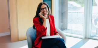 Mode & Körpersprache: Die stille Power deines Auftritts Mode & Körpersprache: Die Macht des ersten Eindrucks