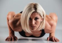 Der Frühjahrs-Check: Warum jetzt der entscheidende Moment für deine Ziele ist Frau macht Liegestütze - Kreatin für Frauen