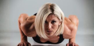 Der Frühjahrs-Check: Warum jetzt der entscheidende Moment für deine Ziele ist Frau macht Liegestütze - Kreatin für Frauen