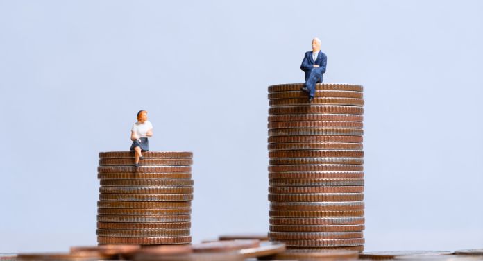 Männchen auf Münzstapeln, Geschlechterunterschied - Rentenlücke schließen