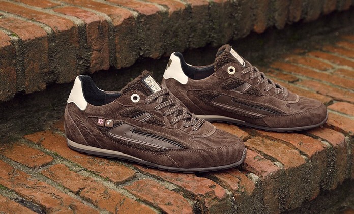 Braune Sneaker aus Veloursleder mit Teddy-Details von Floris van Bommel