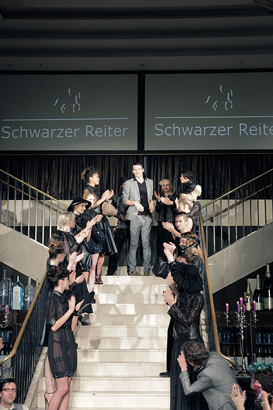 Show Schwarzer Reiter