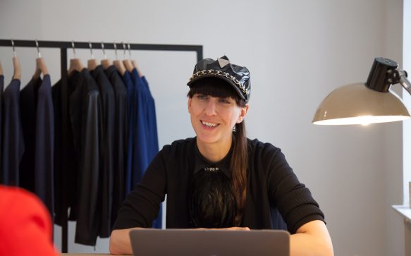 Esther Perbandt. Modedesignerin, Hausmeisterin und Sängerin.