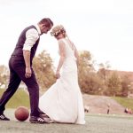 Bei der Hochzeit lohnt sich die Buchung eines professionellen Fotografen.