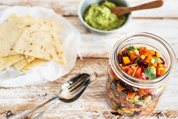 Wraps mit Guacamole und vegetarischer Füllung